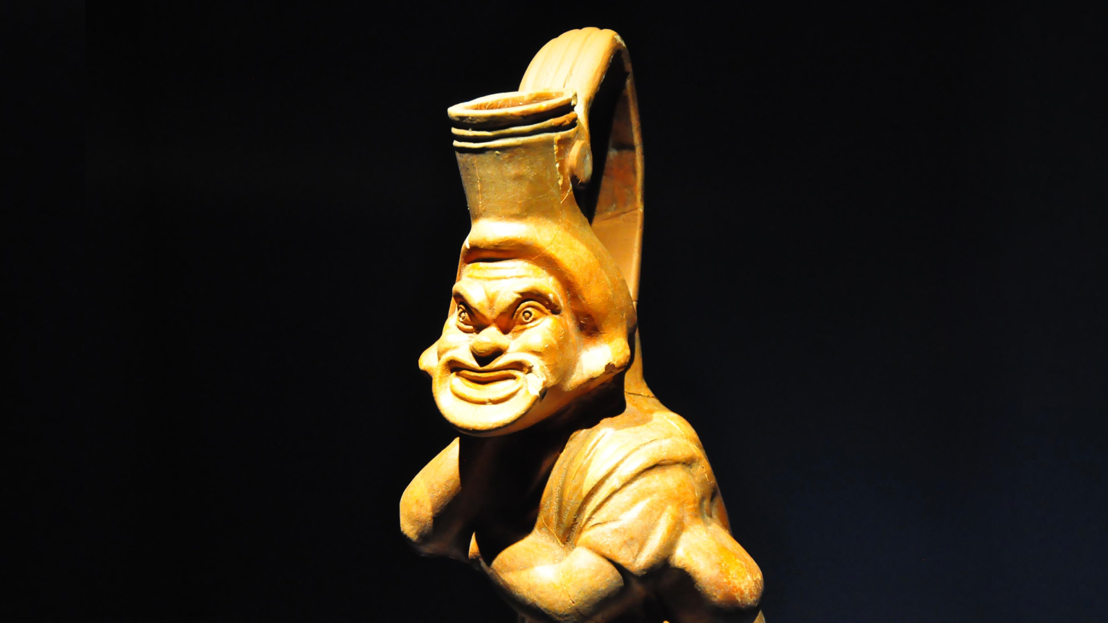 aigaide ortaya cikan maskeli oyuncu tasvirli 1800 yillik vazo sergide JPZsaqiH