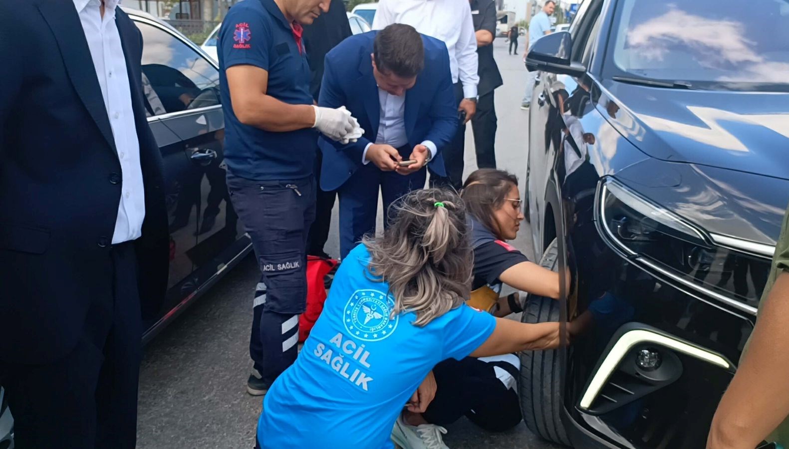 bakan konvoyunda yavru kedi alarmi 112 ekipleri kurtardi LctNZh29