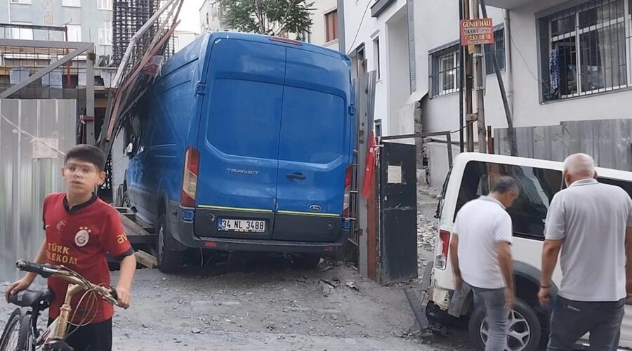 kagithanede kargo araci kontrolden cikti insaat alanina girdi bHOsDQMD