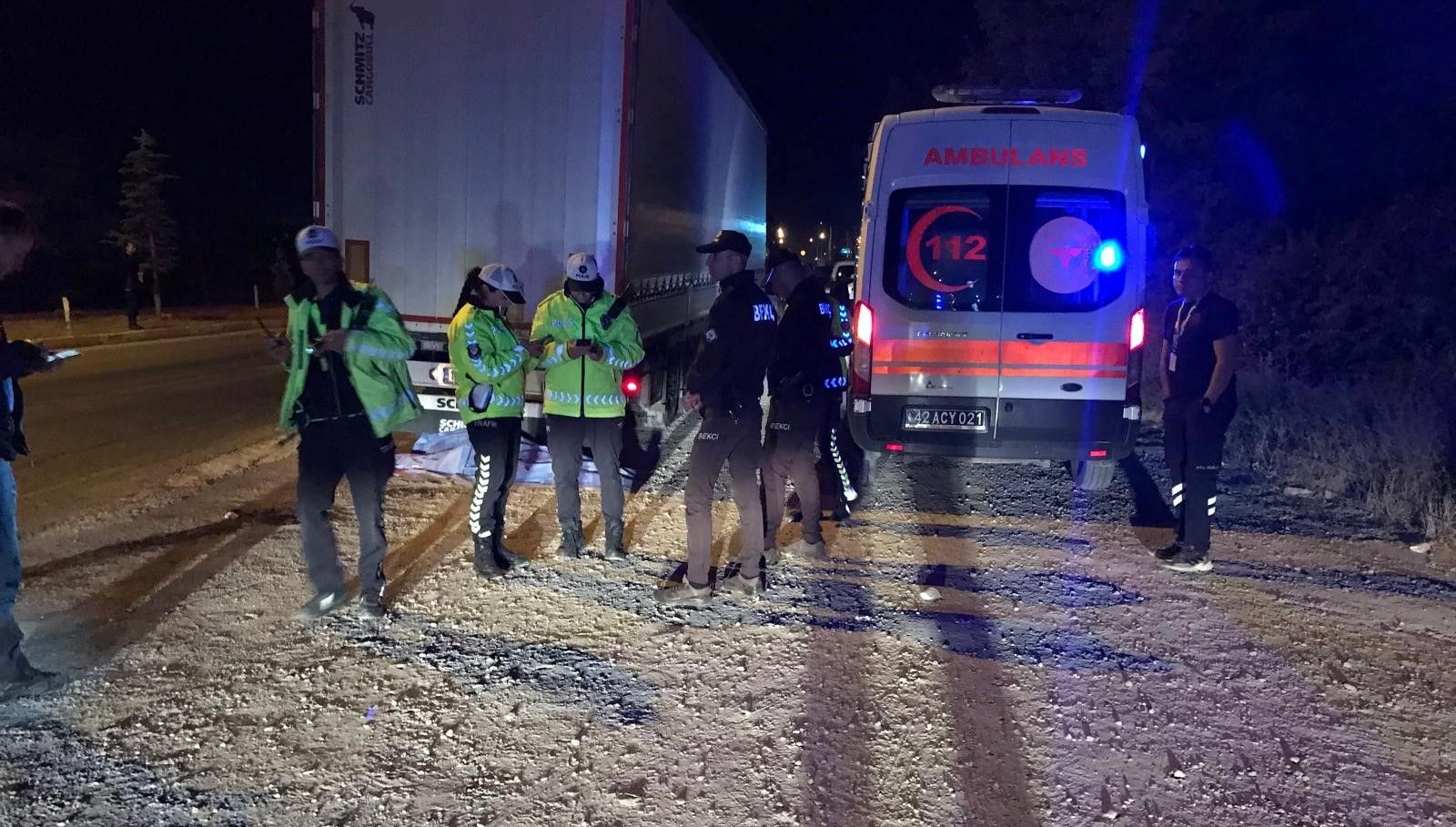 karsiya gecmek isterken tirin carptigi genc hayatini kaybetti 2g548fn9