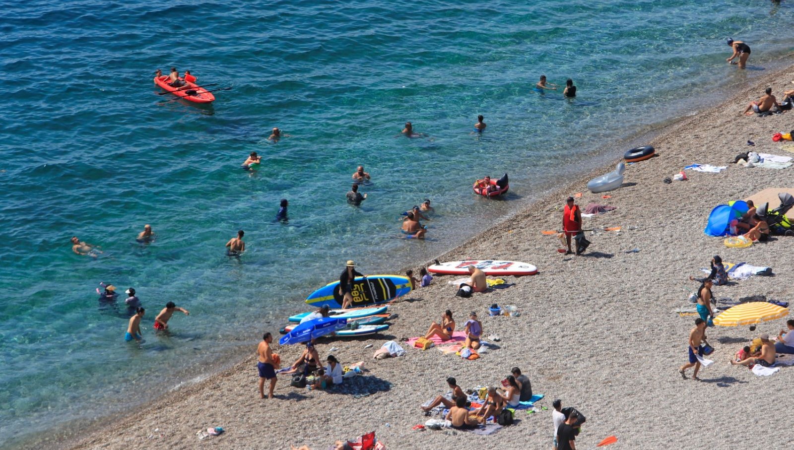 termometreler 37 dereceyi gosterdiantalyada sahiller doldu tasti ua2VgftB