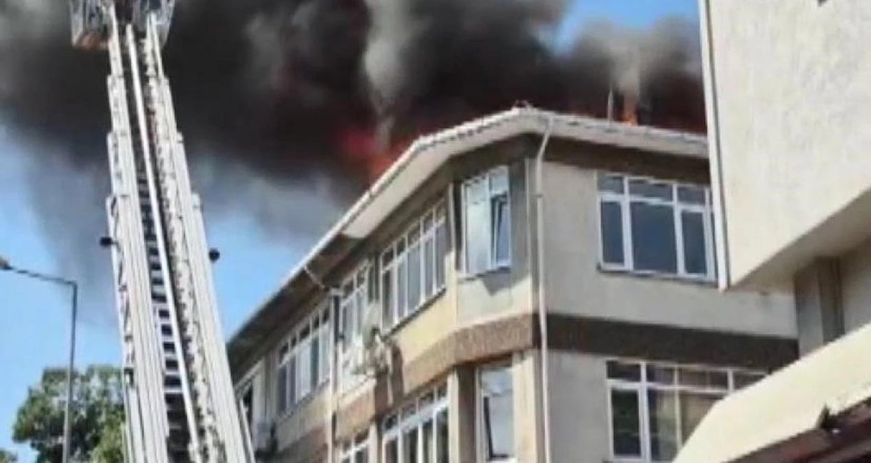 uskudarda cati yangini panigi 8Lf1lKWg