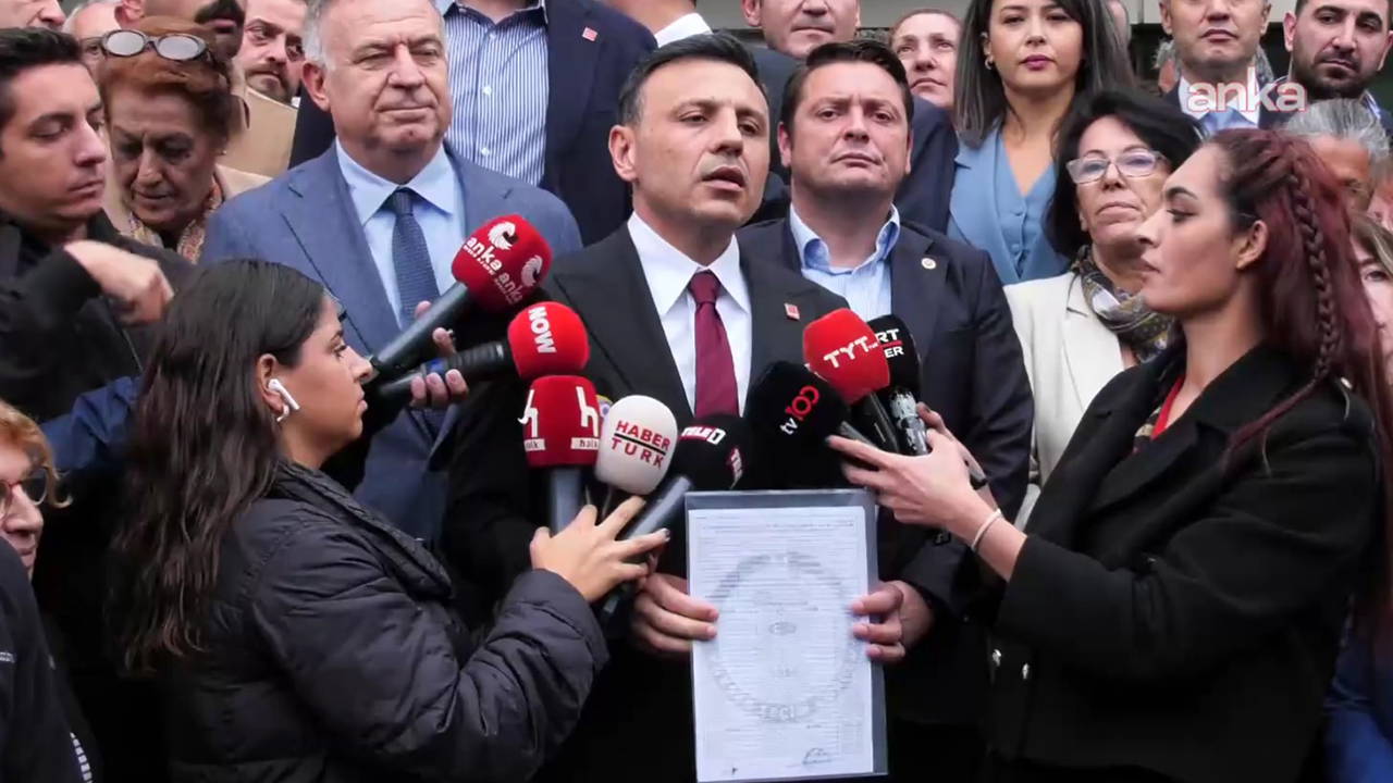 yeniden chp istanbul il baskani secilmisti ozgur celik mazbatasini aldi QlMYySDY