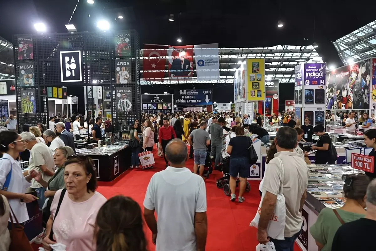 antalya kitap fuarinda livaneli ruzgari ShnKm25k