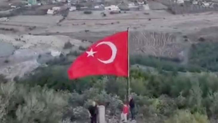 cumhuriyet coskusu zirvede dagcilar turk bayragini 1100 rakimda dalgalandirdi RtQ7pK8G.jpg