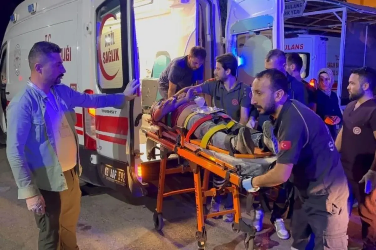 otomobil sarampole yuvarlandi iki agir yarali var rdlgbQEd