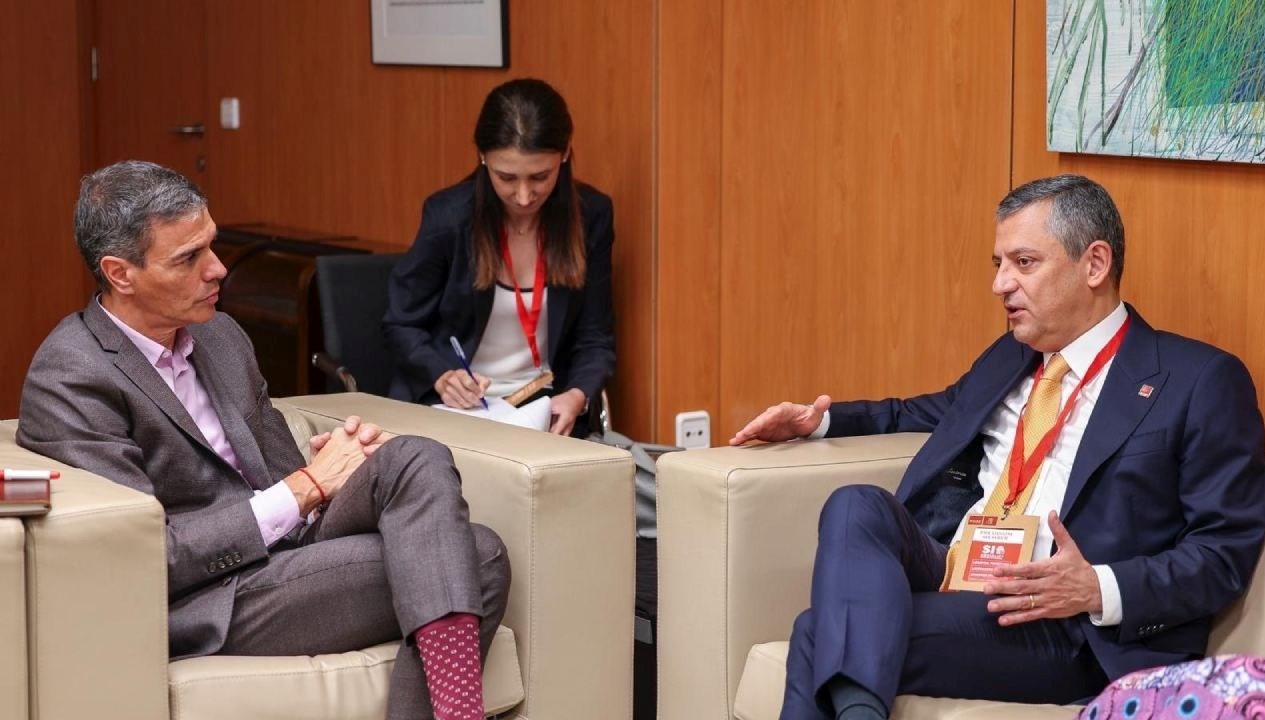 ozgur ozel ispanya basbakani sanchez ile gorustu 6PMGU16x