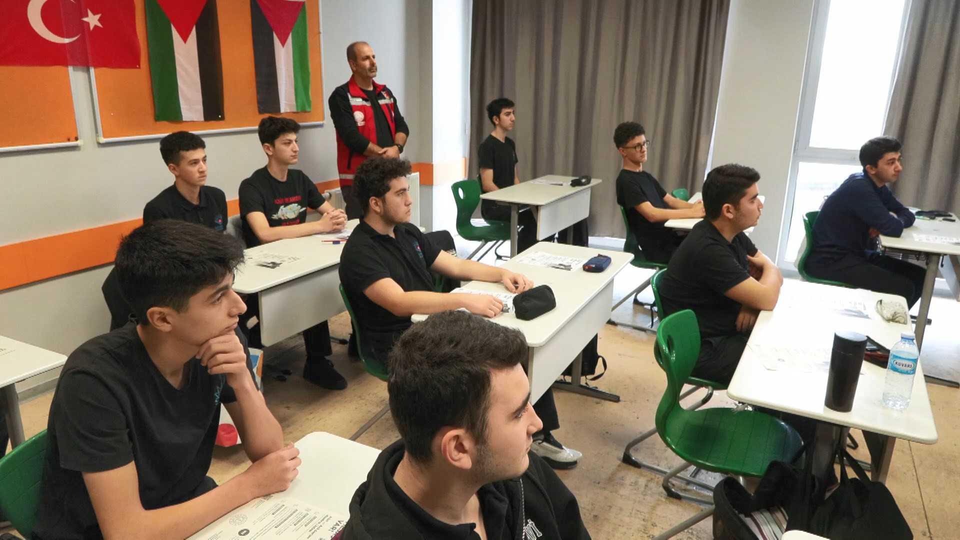 tum okullarda deprem tatbikati yapildi SIpHSFwU.jpg