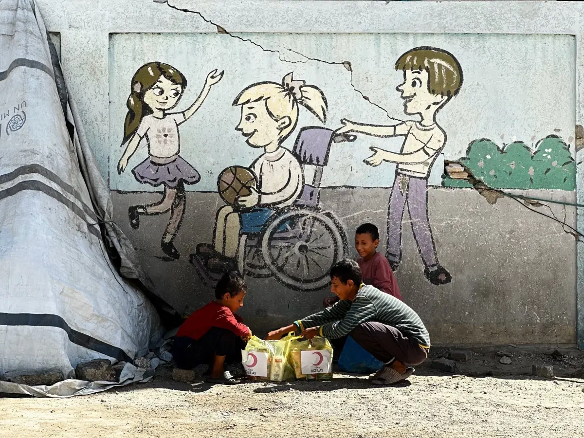 turk kizilay gazzede gida yardimi yapiyor PKUq5qHa.jpg