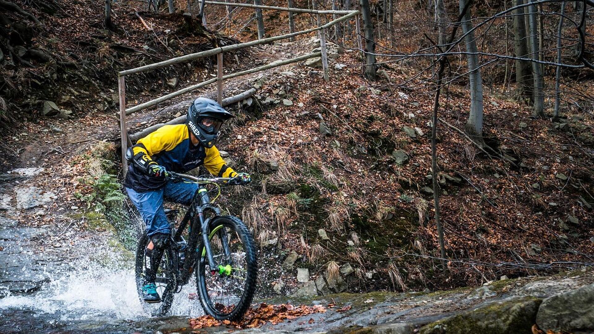 fransada 77 yasindaki bisikletci ucurumdan dustu uc gun sarapla hayatta kaldi 1KmR5qvd.jpg