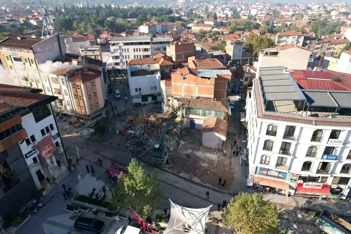 sindirgida deprem sonrasi afet bolgesi ilan edildi nbvm89bx.jpg