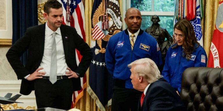 trumptan-nasa-direktorune-pes-dedirten-sozler-guzel-kulaklarinla-duydun-mu-i7gRmCyl