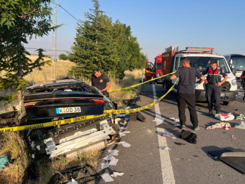 Almanyadan kayseriye gidiyorlardi feci kazada 3 kisi hayatini kaybetti 6m6ElL6G