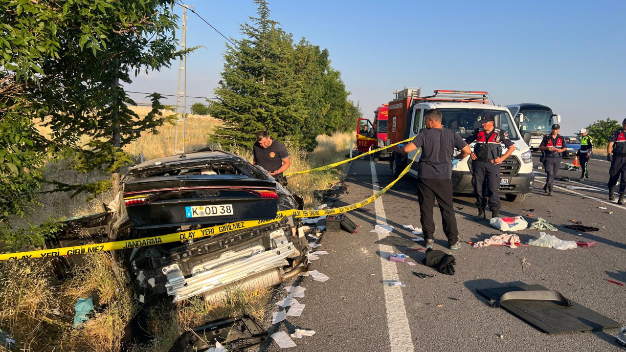 Almanyadan kayseriye gidiyorlardi feci kazada 3 kisi hayatini kaybetti 6m6ElL6G