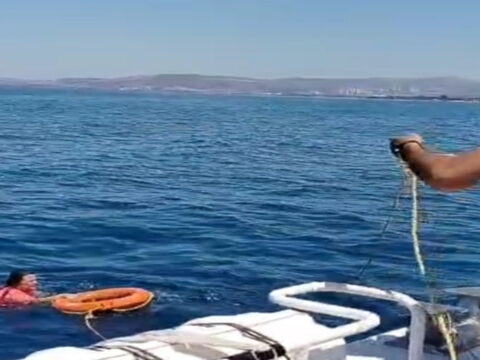 Kiyidan 1 kilometre acikta can pazari imdadina deniz polisi yetisti jOwzYDT8